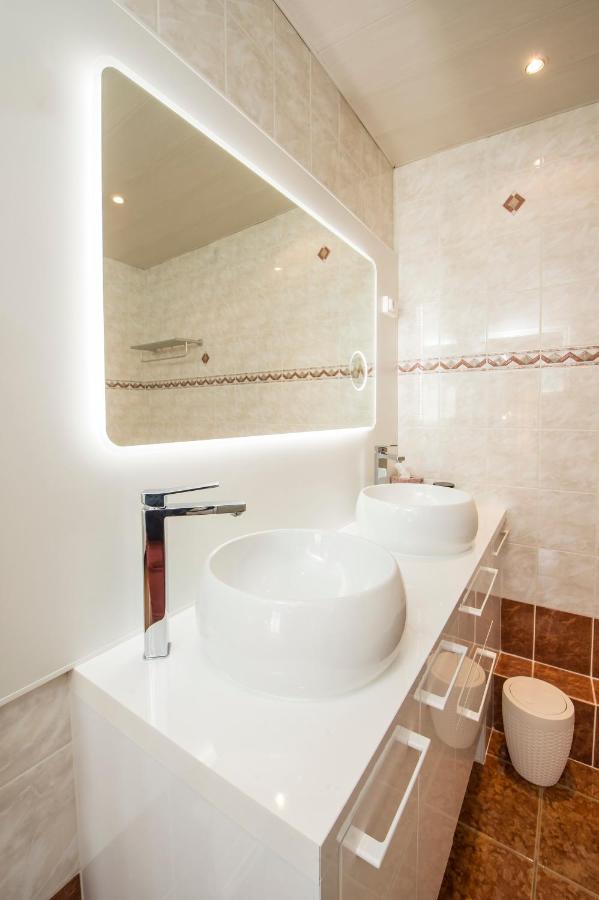 Suites Mana - Le Manaloft, Chic Et Moderne Avec Salle Privee De Fitness En Plein Centre-Ville De 勒泰勒 外观 照片