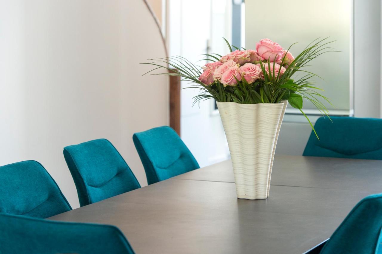 Suites Mana - Le Manaloft, Chic Et Moderne Avec Salle Privee De Fitness En Plein Centre-Ville De 勒泰勒 外观 照片